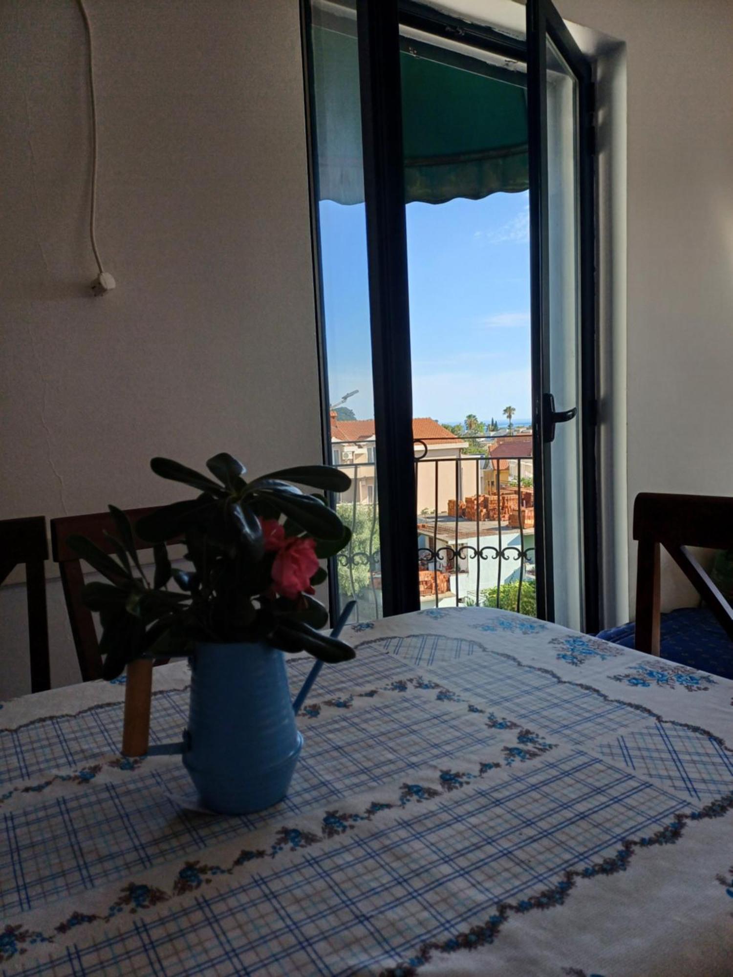 Sea Breeze Apartment *