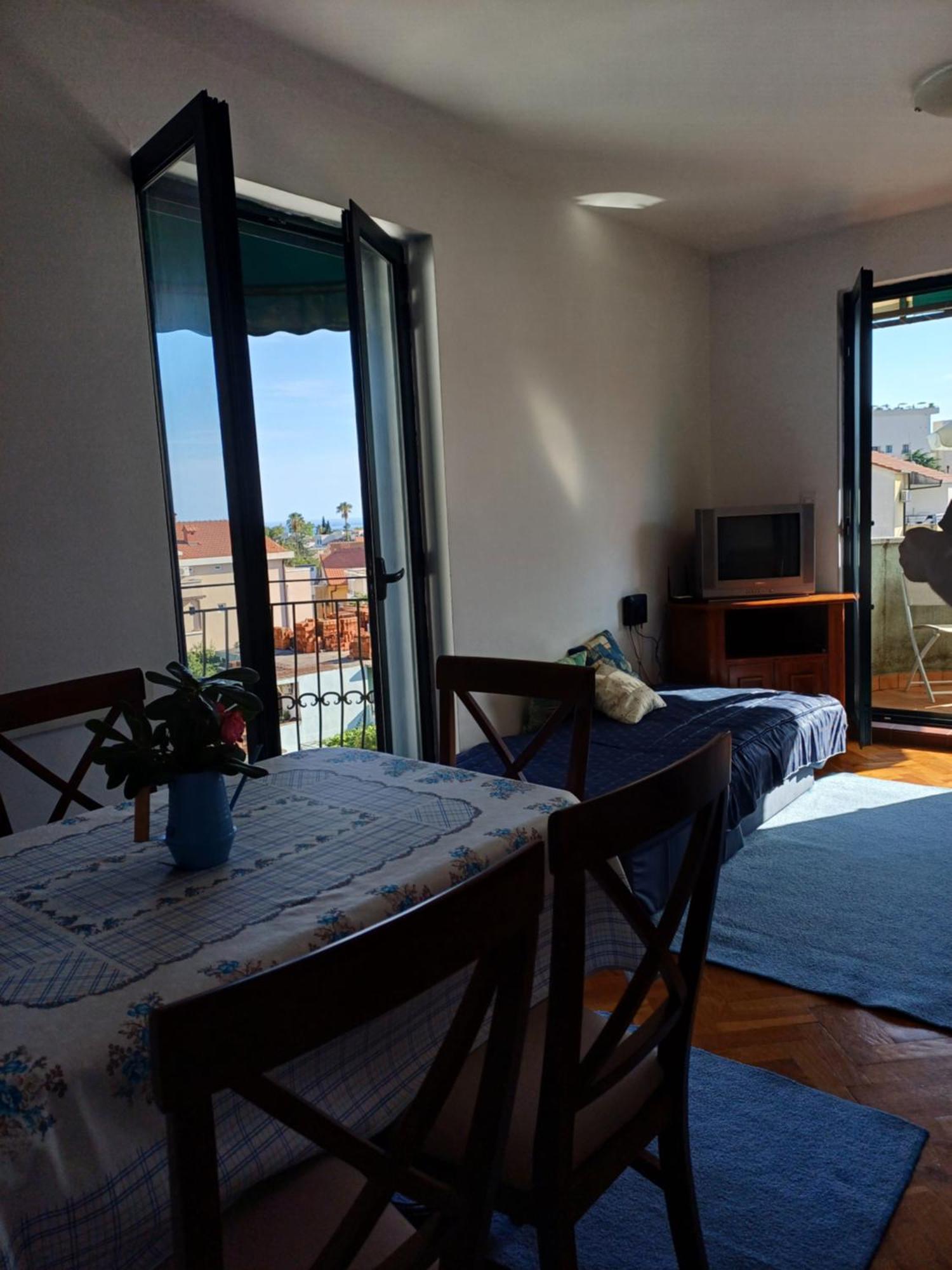 Apartment Sea Breeze Budva